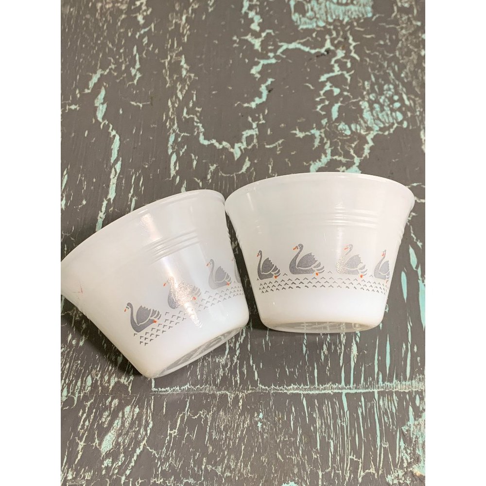 thermocrisa swan custard cups in grey - rare with bevel -